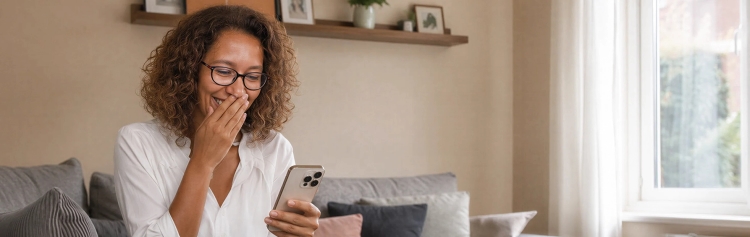 banner-smartphone-gebruiken-vrouw-lachen